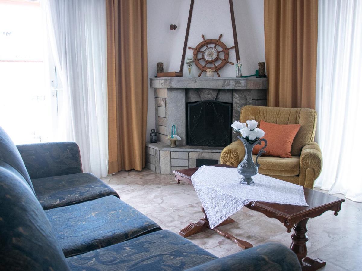 Maria Apartments Paralia Dionysiou Buitenkant foto
