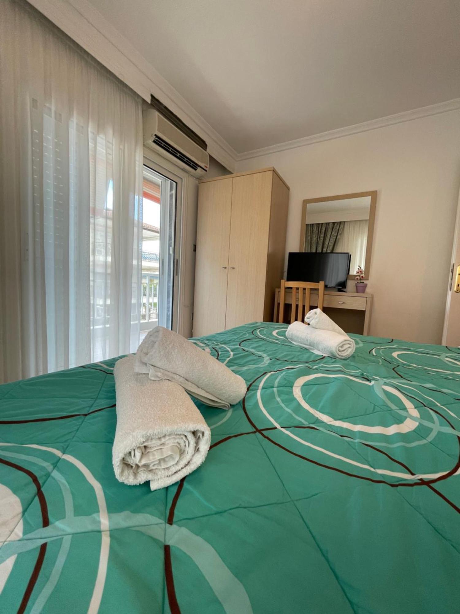Maria Apartments Paralia Dionysiou Buitenkant foto